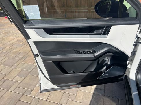 Used 2024 Porsche Cayenne S image 12