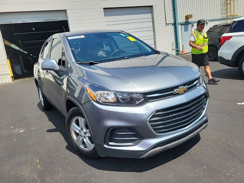 Used 2020 Chevrolet Trax LS FWD image 3
