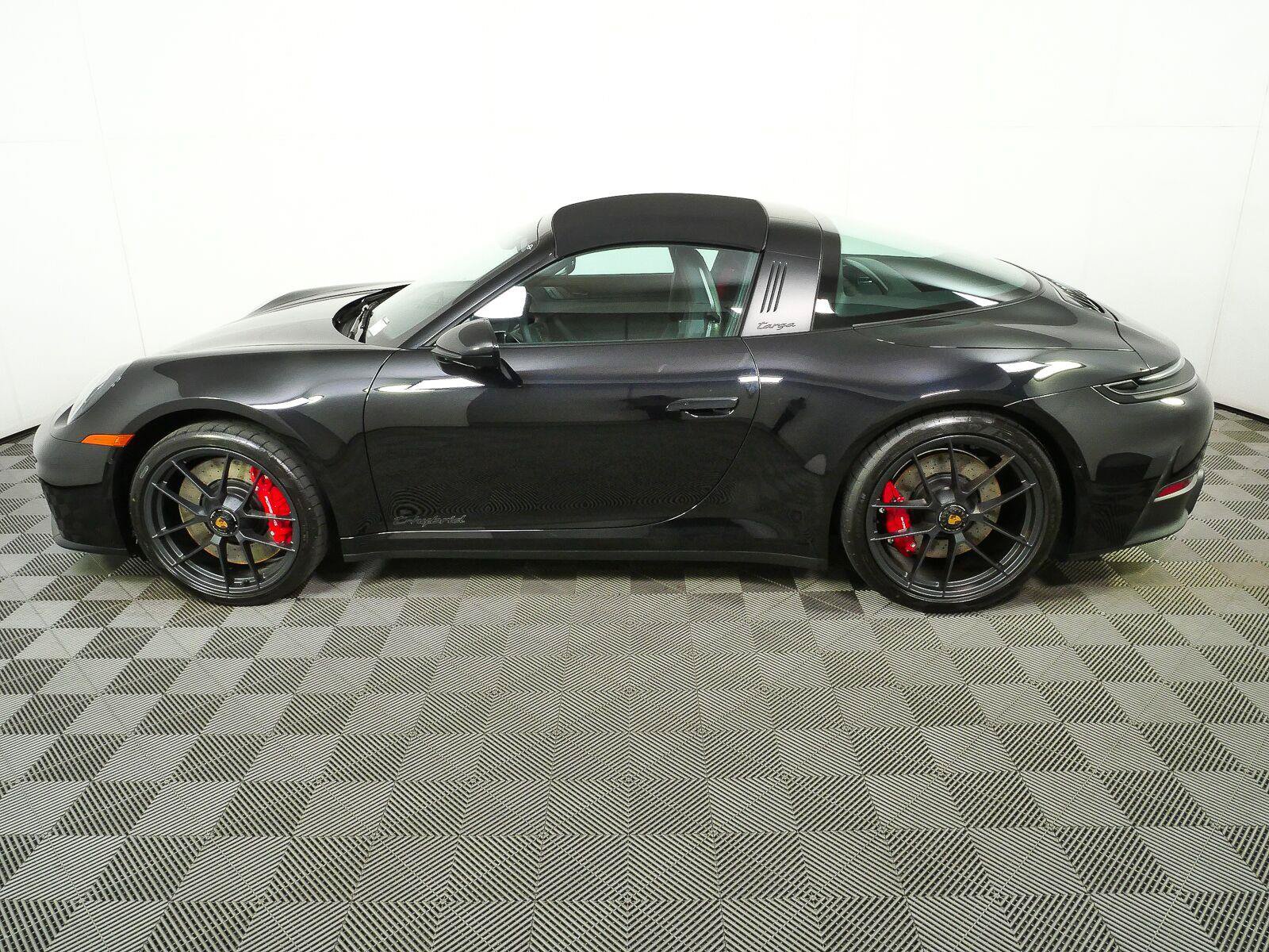 Certified 2026 Porsche 911 Targa 4 GTS AWD/4WD image 2