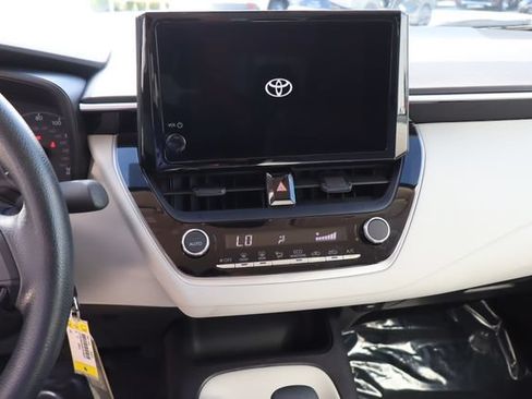 Used 2025 Toyota Corolla LE FWD image 32