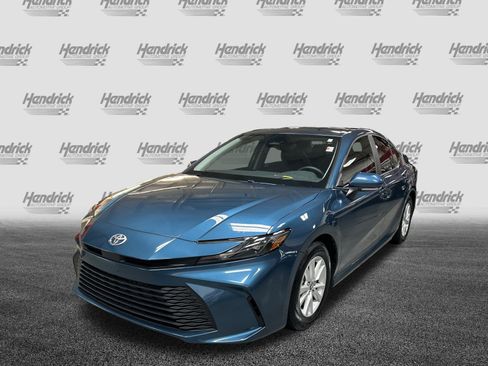 Used 2025 Toyota Camry LE FWD image 5