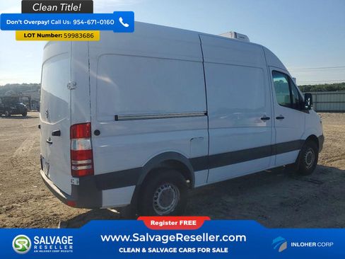 Used 2015 Freightliner Sprinter 2500 RWD image 4