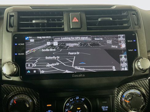 Used 2018 Toyota 4Runner SR5 AWD/4WD image 21