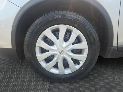 Used 2017 Nissan Rogue S FWD image 32