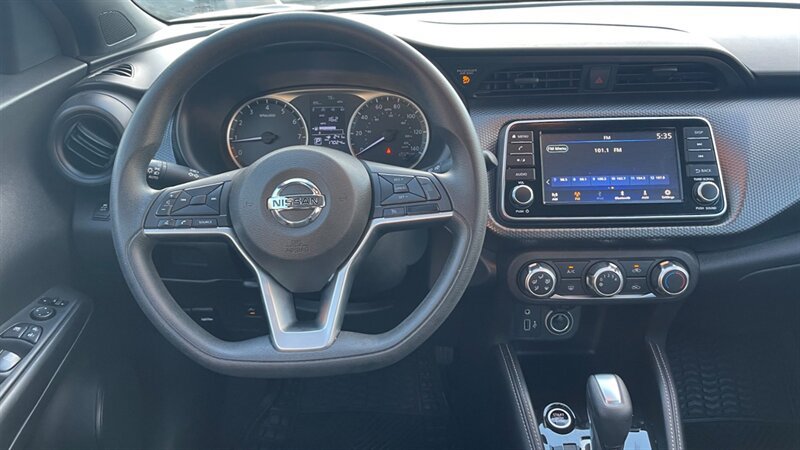 Used 2018 Nissan Kicks S FWD image 9