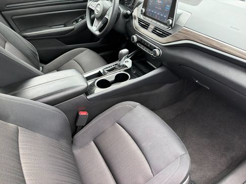 Used 2024 Nissan Altima 2.5 SV FWD image 16