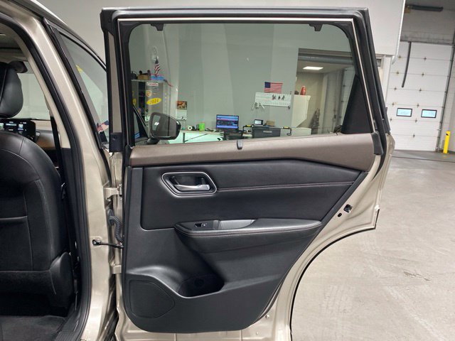 Used 2021 Nissan Rogue Platinum AWD/4WD image 26