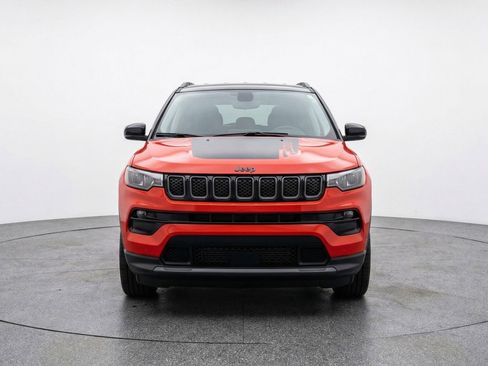 Used 2025 Jeep Compass Trailhawk image 2