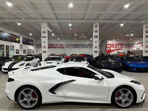 Used 2024 Chevrolet Corvette Stingray Preferred Cpe w/ Z51 Performance Package RWD image 3