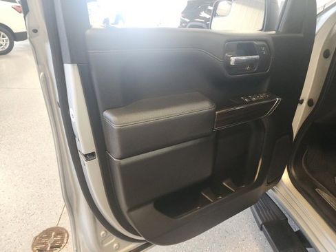 Certified 2022 Chevrolet Silverado 1500 RST image 9