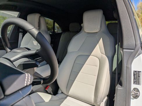 Certified 2024 Porsche Macan 4 Electric image 5