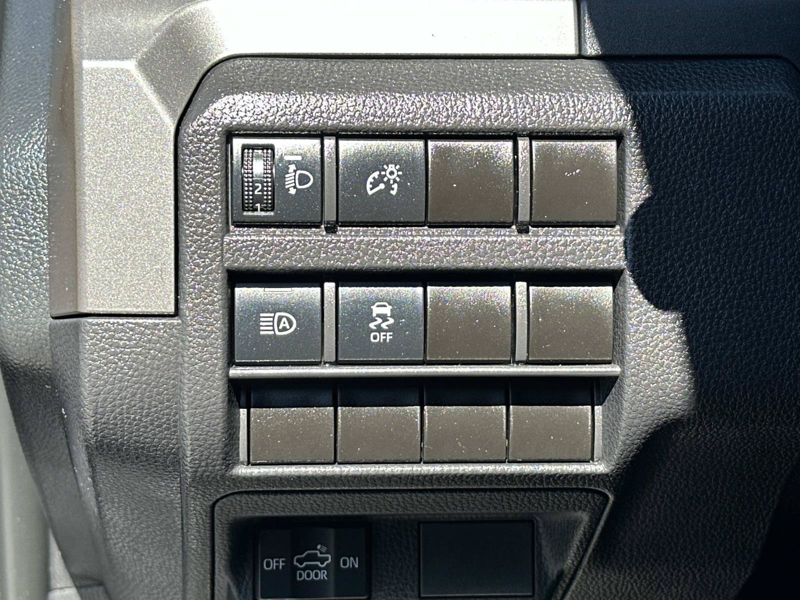Used 2024 Toyota Tacoma SR5 AWD/4WD image 20