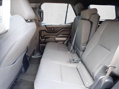 Used 2025 Toyota 4Runner SR5 AWD/4WD image 9
