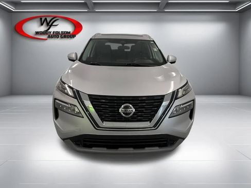 Used 2021 Nissan Rogue SV w/ Premium Package FWD image 2