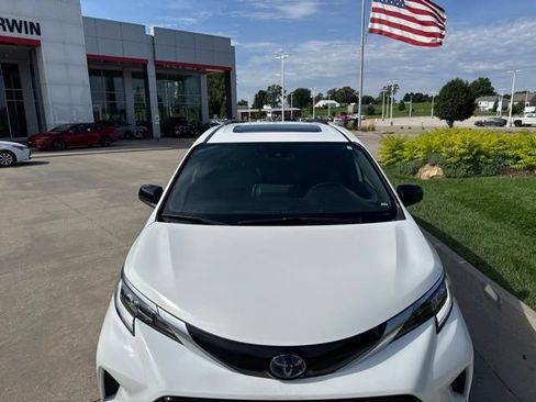 Used 2021 Toyota Sienna XSE FWD image 10