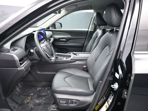 Certified 2026 Toyota Grand Highlander XLE image 18