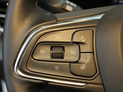 Certified 2025 Buick Envista Sport Touring FWD image 22
