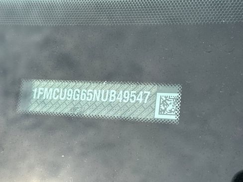 Used 2022 Ford Escape SE image 25