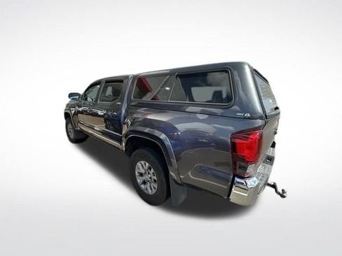 Used 2019 Toyota Tacoma SR5 RWD image 5
