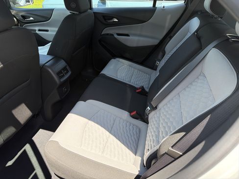 Used 2021 Chevrolet Equinox LS FWD image 22