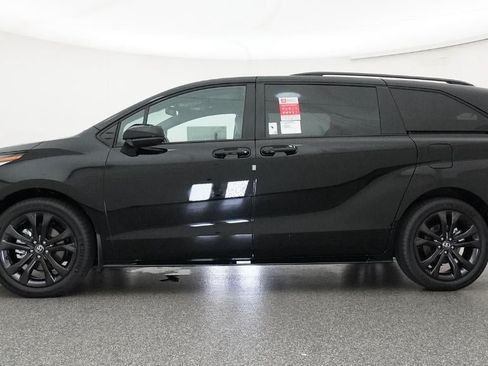 New 2026 Toyota Sienna XSE FWD image 19