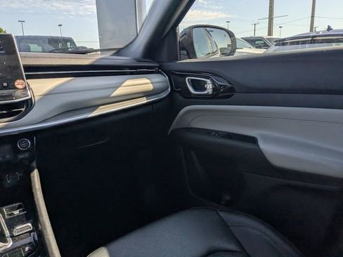 Used 2024 Jeep Compass Limited AWD/4WD image 17