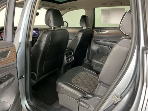 Used 2024 Volkswagen Atlas SEL Premium R-Line image 34