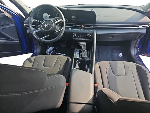 Certified 2025 Hyundai Elantra SEL FWD image 9