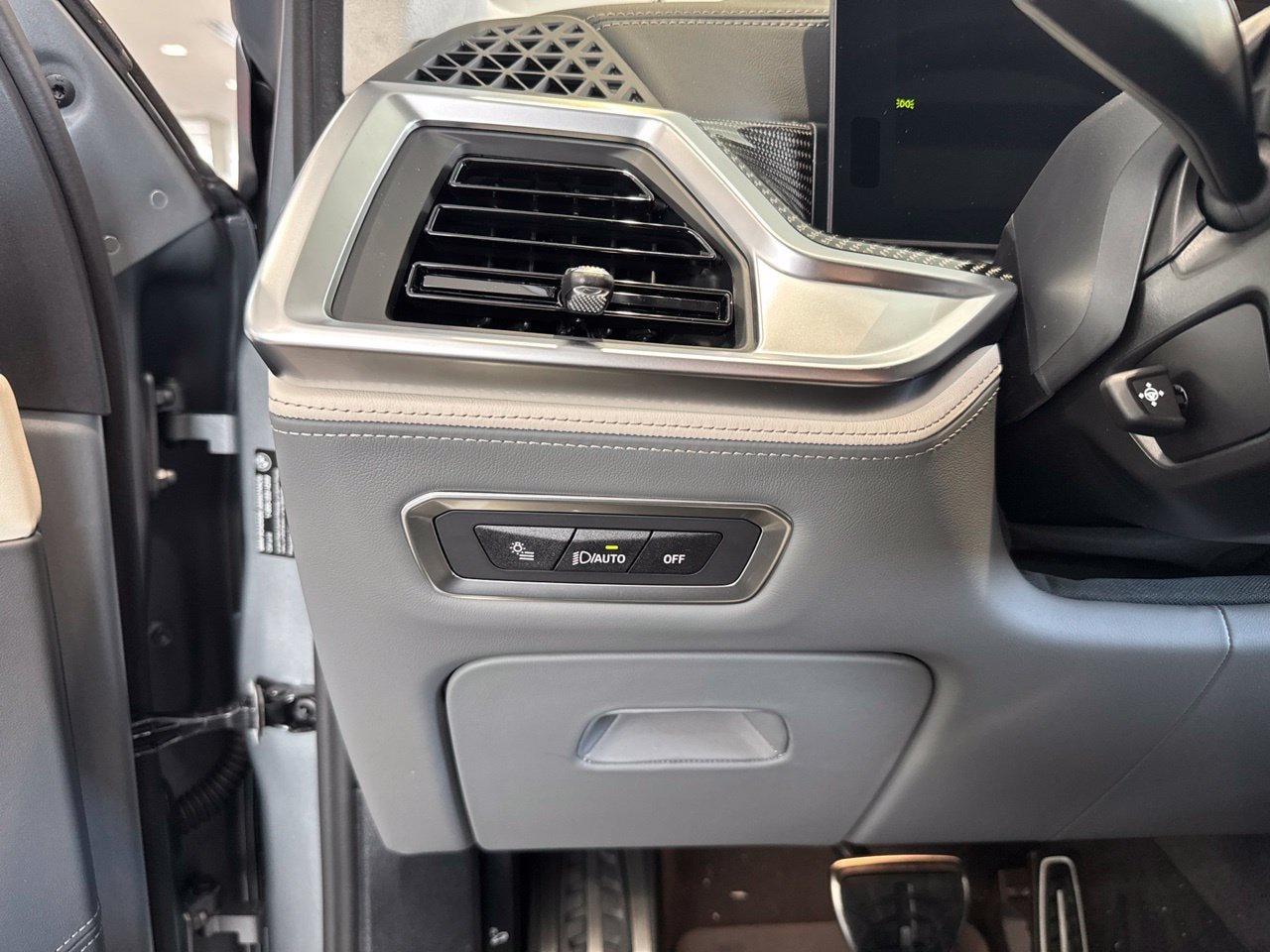 New 2027 BMW X7 M60i AWD/4WD image 40