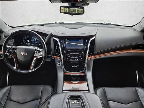 Used 2019 Cadillac Escalade Luxury AWD/4WD image 18