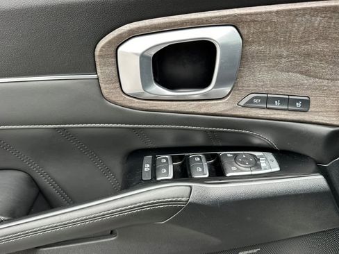Used 2022 Kia Sorento SX Prestige image 12