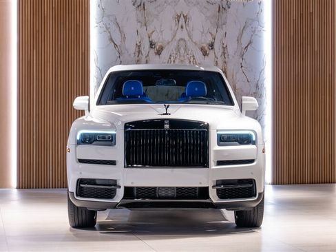 Used 2023 Rolls-Royce Cullinan AWD/4WD image 3
