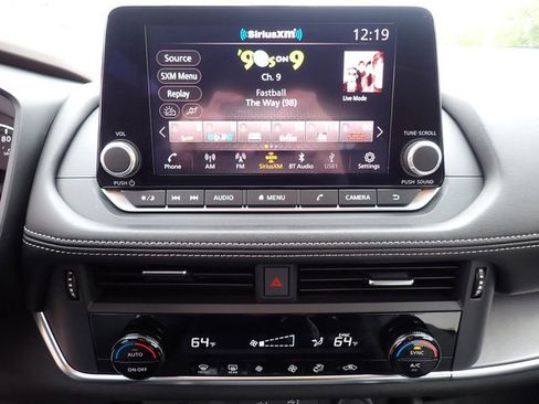 Used 2023 Nissan Rogue SV image 24