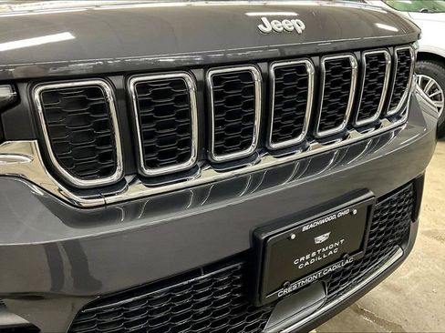 Used 2025 Jeep Grand Cherokee Laredo X w/ Luxury Tech Group I image 33