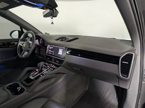 Certified 2021 Porsche Cayenne S AWD/4WD image 17