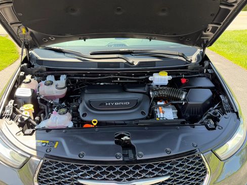 Used 2023 Chrysler Pacifica Touring-L w/ Uconnect Theater Family Group FWD image 57