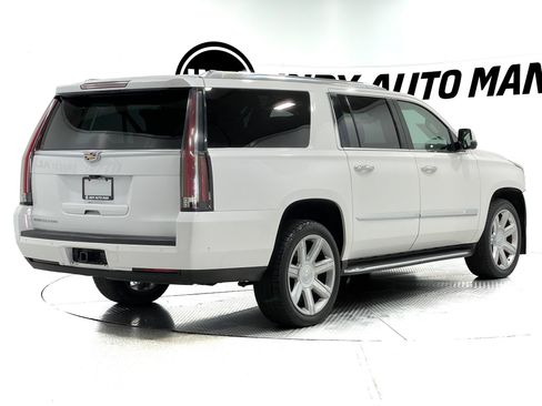 Used 2018 Cadillac Escalade ESV Luxury AWD/4WD image 4