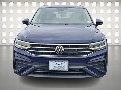 Used 2022 Volkswagen Tiguan SE w/ Panoramic Sunroof Package AWD/4WD image 2