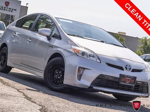 Used 2015 Toyota Prius Two FWD image 1
