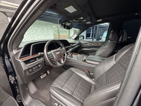 Used 2022 Cadillac Escalade ESV Sport Platinum w/ Heavy-Duty Trailer Package AWD/4WD image 36