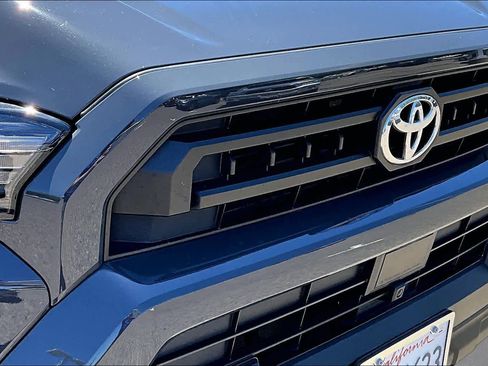 Used 2025 Toyota 4Runner SR5 AWD/4WD image 29