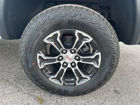 Used 2025 GMC Canyon AT4 image 13