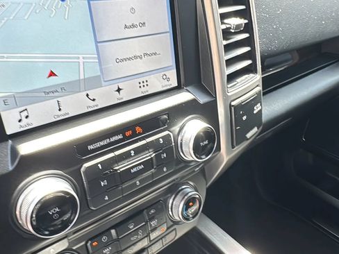 Used 2017 Ford F150 Platinum w/ Equipment Group 701A Luxury AWD/4WD image 21