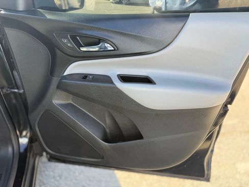 Used 2022 Chevrolet Equinox LS w/ LS Convenience Package FWD image 24
