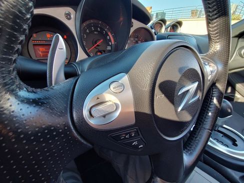 Used 2015 Nissan 370Z Roadster RWD image 20