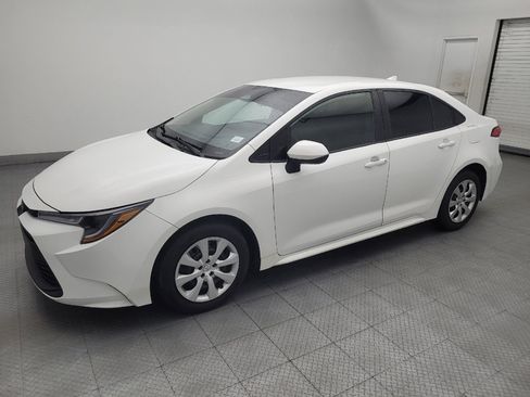 Used 2025 Toyota Corolla LE FWD image 2