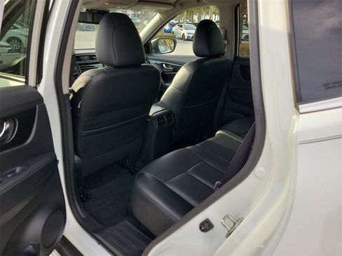 Used 2020 Nissan Rogue SL w/ Premium Package image 10