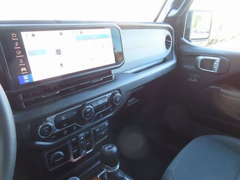 Used 2024 Jeep Wrangler Sport S image 33