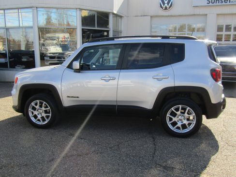 Used 2019 Jeep Renegade Latitude w/ UConnect 8.4 Nav Group image 1