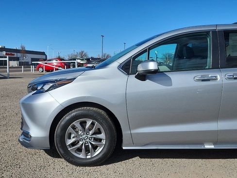Used 2024 Toyota Sienna XLE image 10